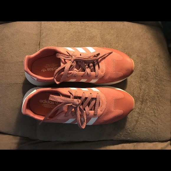 Women’s Adidas shoes - Picture 3 of 3